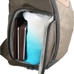 Oggetti nella borsa a spalla kaki Vanguard Reno 34KG, tasca laterale