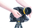 Copertura antipioggia per la fotocamera Vanguard Alta RCM sull'obiettivo
