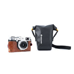 Macchina fotografica accanto alla custodia impermeabile per macchina fotografica mobile Vanguard Alta WPL