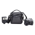 Vesta Aspire 15GY - Borsa a tracolla compatta grigia con capacità per una DSLR con obiettivo allegato, flash e accessori