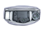 Macchina fotografica e obiettivo nella borsa fotografica blu Vanguard Veo Flex 25M BL