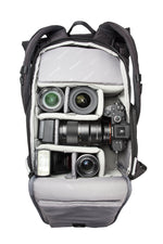 Fotocamera mirrorless e obiettivi nello zaino nero Vanguard Veo Flex 43M BK
