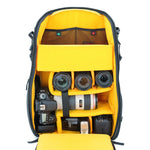 Macchina fotografica e obiettivi nella borsa fotografica Vanguard Alta Rise 48