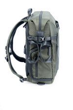 Lato sinistro dello zaino e della borsa Vanguard Veo Select 41GR verde