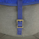 Chiusura esterna della borsa fotografica blu Vanguard Veo Travel 28BL
